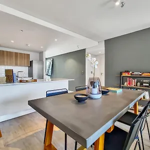  Apartment Chic, 2 Bed With Mountain Views! Walk To The Waterfront! South Africa